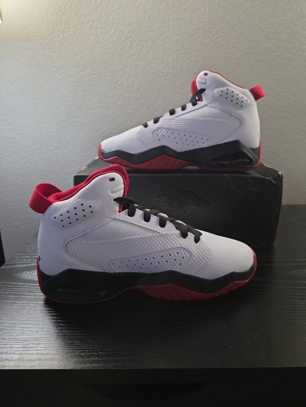 NEW Air Jordan Max Aura 6 GS White Black Red Size 4Y